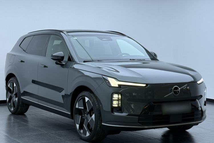 Used Volvo XC70 Plug-in Hybrid 2026 Model Four-Wheel Drive Long-Range Ultra Exterior 1