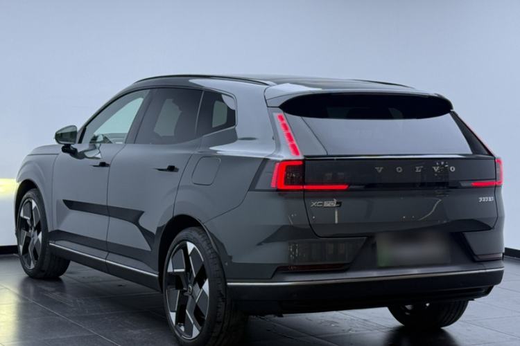 Used Volvo XC70 Plug-in Hybrid 2026 Model Four-Wheel Drive Long-Range Ultra Exterior 3