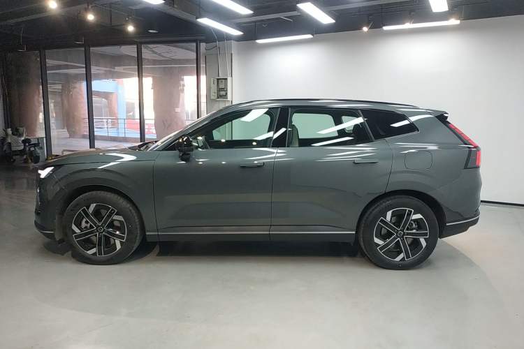 Used Volvo XC70 Plug-in Hybrid 2026 Model Four-Wheel Drive Long-Range Core Exterior 3
