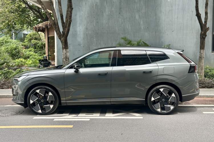 Used Volvo XC70 Plug-in Hybrid 2026 Model Four-Wheel Drive Long-Range Ultra Exterior 4
