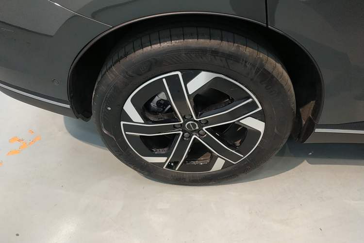 Used Volvo XC70 Plug-in Hybrid 2026 Model Four-Wheel Drive Long-Range Core Exterior 8