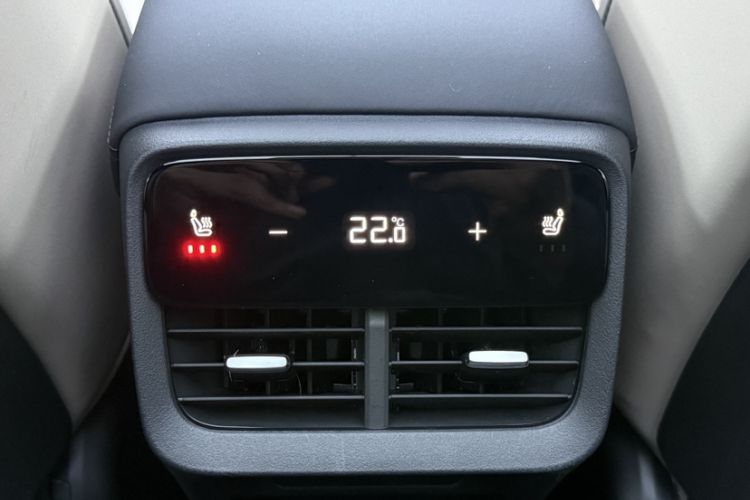 Used Volvo XC70 Plug-in Hybrid 2026 Model Four-Wheel Drive Long-Range Ultra Interior 12