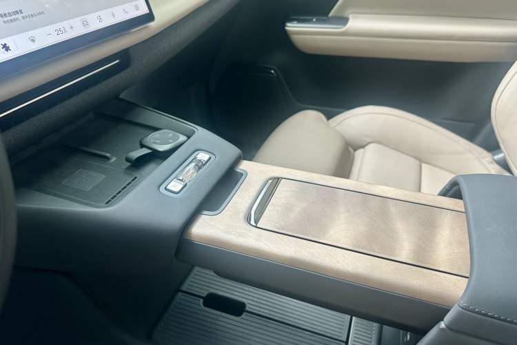 Used Volvo XC70 Plug-in Hybrid 2026 Model Four-Wheel Drive Long-Range Ultra Interior 12