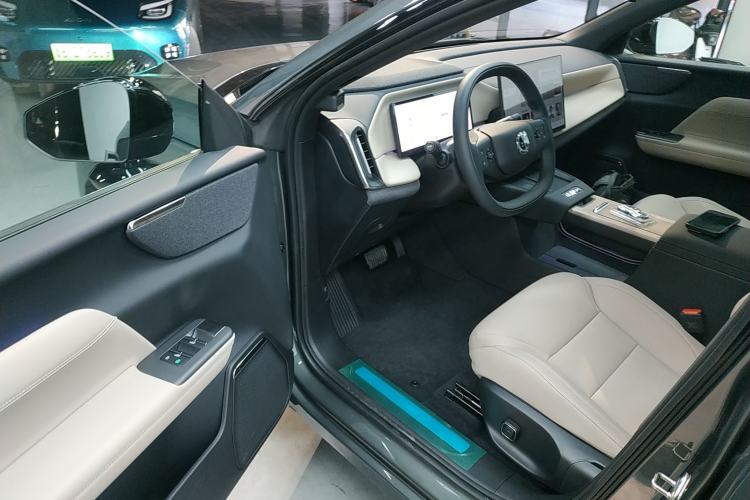 Used Volvo XC70 Plug-in Hybrid 2026 Model Four-Wheel Drive Long-Range Core Interior 3