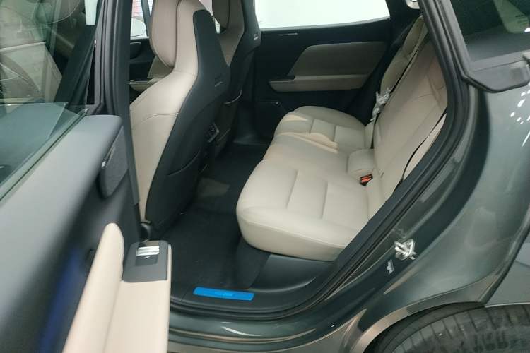 Used Volvo XC70 Plug-in Hybrid 2026 Model Four-Wheel Drive Long-Range Core Interior 4