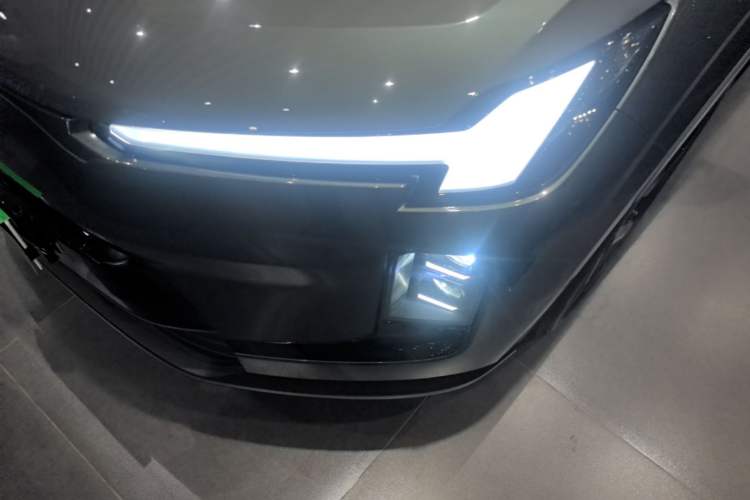 Used Volvo XC70 Plug-in Hybrid 2026 Model Four-Wheel Drive Long-Range Ultra Left Front Headlight