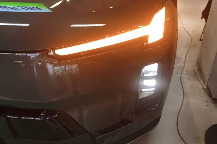 Used Volvo XC70 Plug-in Hybrid 2026 Model Four-Wheel Drive Long-Range Ultra Left Front Headlight