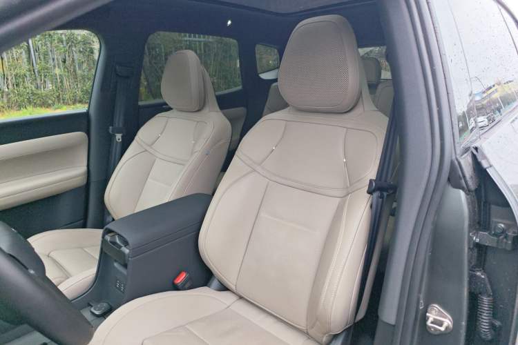 Used Volvo XC70 Plug-in Hybrid 2026 Model Four-Wheel Drive Long-Range Ultra Left Front Seat