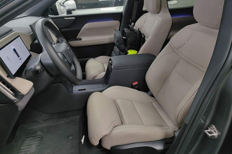 Used Volvo XC70 Plug-in Hybrid 2026 Model Four-Wheel Drive Long-Range Ultra Left Front Seat