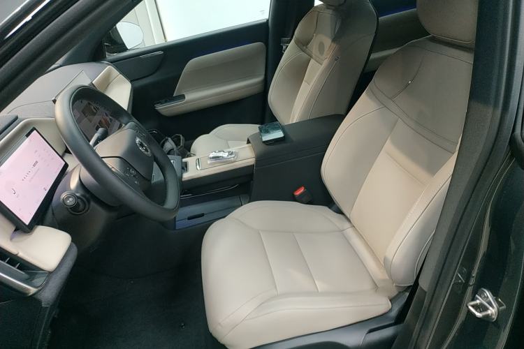 Used Volvo XC70 Plug-in Hybrid 2026 Model Four-Wheel Drive Long-Range Core Left Front Seat