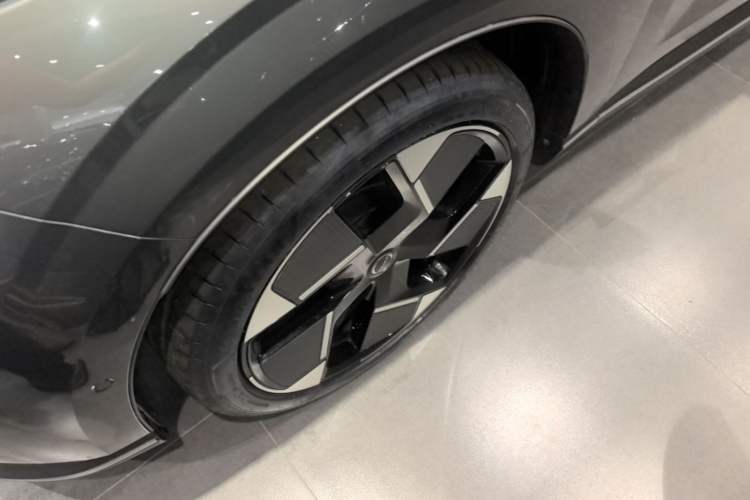 Used Volvo XC70 Plug-in Hybrid 2026 Model Four-Wheel Drive Long-Range Ultra Left Front Wheel Hub