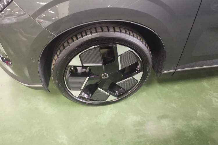 Used Volvo XC70 Plug-in Hybrid 2026 Model Four-Wheel Drive Long-Range Ultra Left Front Wheel Hub