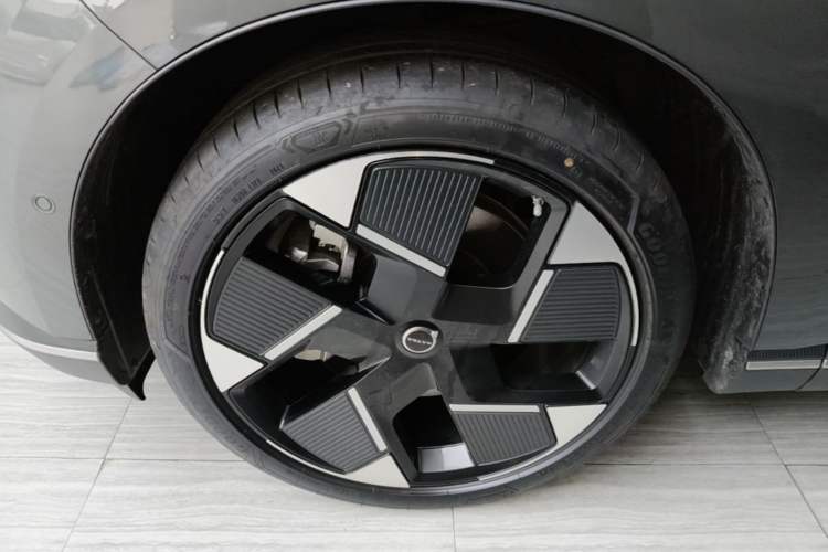 Used Volvo XC70 Plug-in Hybrid 2026 Model Four-Wheel Drive Long-Range Ultra Left Front Wheel Hub