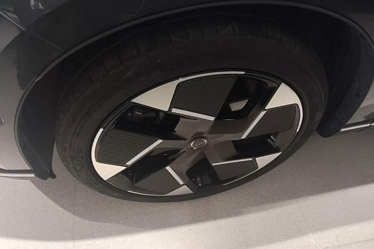 Used Volvo XC70 Plug-in Hybrid 2026 Model Four-Wheel Drive Long-Range Ultra Left Front Wheel Hub