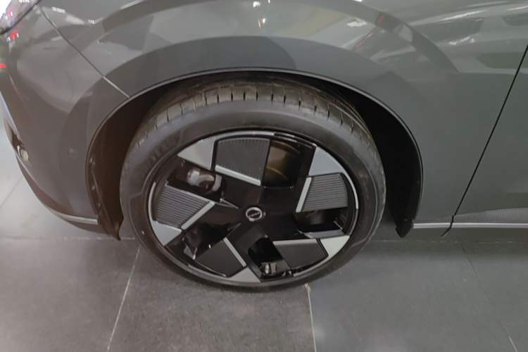 Used Volvo XC70 Plug-in Hybrid 2026 Model Four-Wheel Drive Long-Range Ultra Left Front Wheel Hub