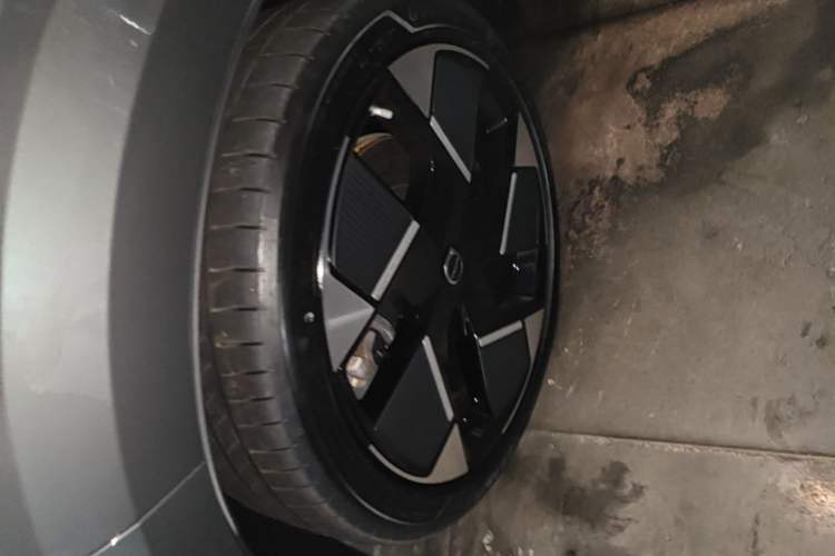 Used Volvo XC70 Plug-in Hybrid 2026 Model Four-Wheel Drive Long-Range Ultra Left Front Wheel Hub