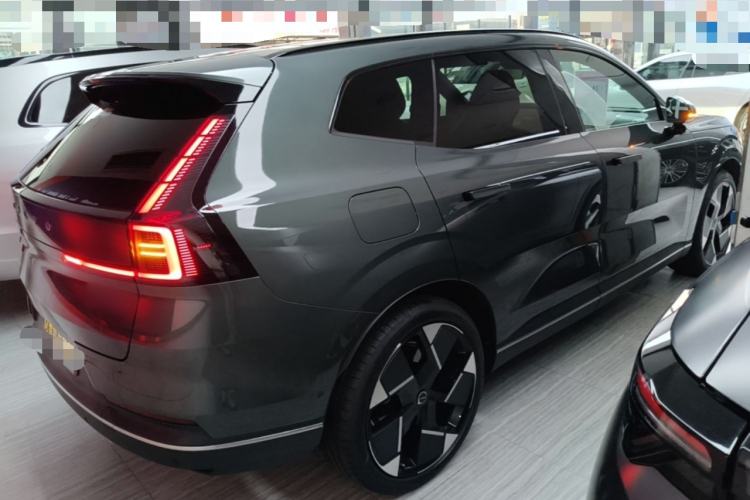 Used Volvo XC70 Plug-in Hybrid 2026 Model Four-Wheel Drive Long-Range Ultra Rear Right 45 Deg