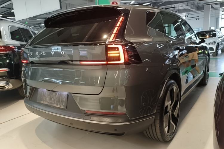 Used Volvo XC70 Plug-in Hybrid 2026 Model Four-Wheel Drive Long-Range Ultra Rear Right 45 Deg