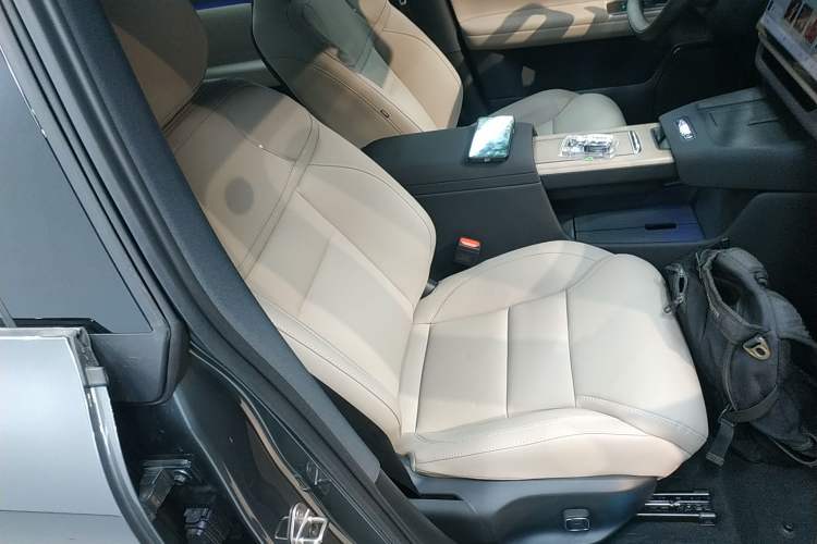 Used Volvo XC70 Plug-in Hybrid 2026 Model Four-Wheel Drive Long-Range Core Right Front Seat
