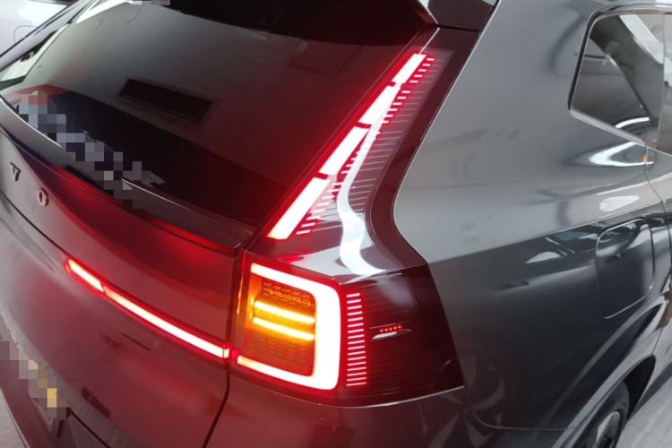 Used Volvo XC70 Plug-in Hybrid 2026 Model Four-Wheel Drive Long-Range Ultra Right Rear Taillight