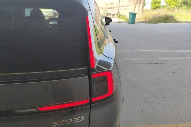 Used Volvo XC70 Plug-in Hybrid 2026 Model Four-Wheel Drive Long-Range Ultra Right Rear Taillight