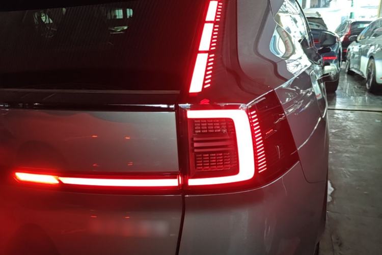 Used Volvo XC70 Plug-in Hybrid 2026 Model Four-Wheel Drive Long-Range Ultra Right Rear Taillight