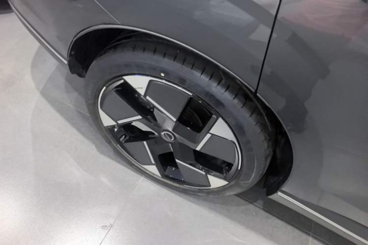 Used Volvo XC70 Plug-in Hybrid 2026 Model Four-Wheel Drive Long-Range Ultra Right Rear Wheel Hub
