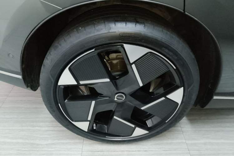 Used Volvo XC70 Plug-in Hybrid 2026 Model Four-Wheel Drive Long-Range Ultra Right Rear Wheel Hub