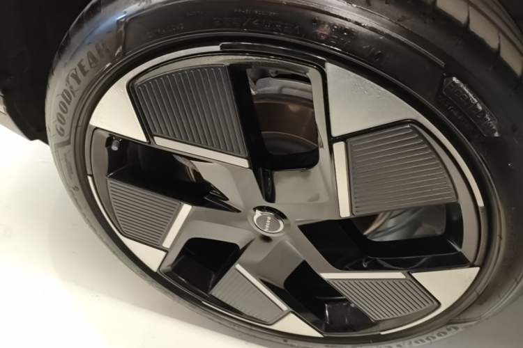 Used Volvo XC70 Plug-in Hybrid 2026 Model Four-Wheel Drive Long-Range Ultra Right Rear Wheel Hub
