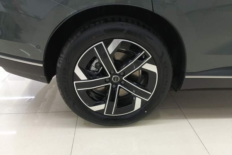 Used Volvo XC70 Plug-in Hybrid 2026 Model Four-Wheel Drive Long-Range Core Right Rear Wheel Hub