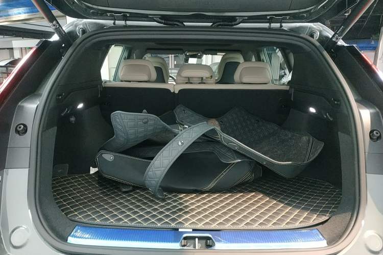 Used Volvo XC70 Plug-in Hybrid 2026 Model Four-Wheel Drive Long-Range Core Trunk