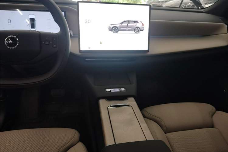 Used Volvo XC70 Plug-in Hybrid 2026 Model Four-Wheel Drive Long-Range Plus Audio And AC Panel