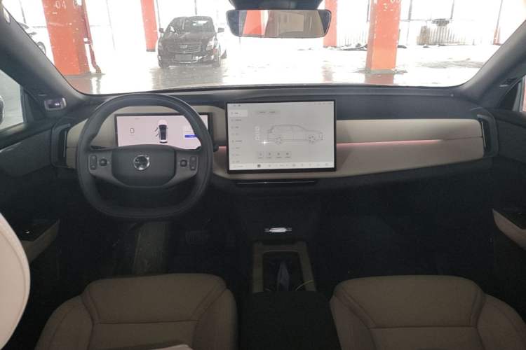 Used Volvo XC70 Plug-in Hybrid 2026 Model Two-Wheel Drive Long-Range Core Center Console