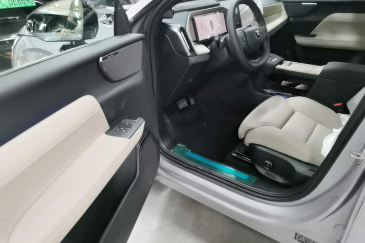 Used Volvo XC70 Plug-in Hybrid 2026 Model Four-Wheel Drive Long-Range Plus Driver Seat