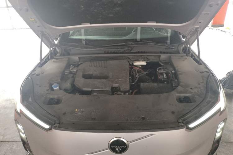 Used Volvo XC70 Plug-in Hybrid 2026 Model Two-Wheel Drive Long-Range Core Engine Bay