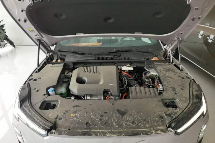 Used Volvo XC70 Plug-in Hybrid 2026 Model Two-Wheel Drive Long-Range Core Engine Bay
