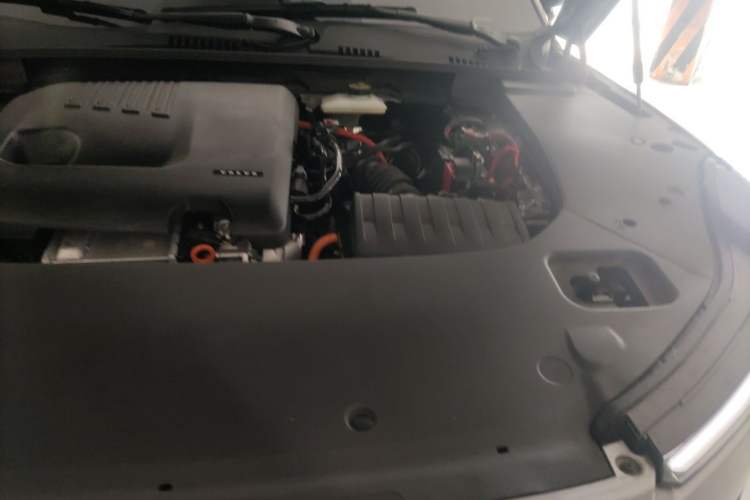 Used Volvo XC70 Plug-in Hybrid 2026 Model Four-Wheel Drive Long-Range Core Engine Bay Left