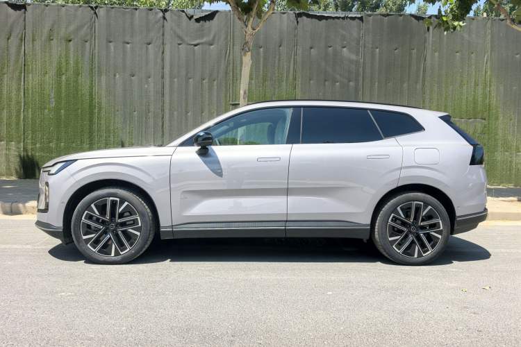 Used Volvo XC70 Plug-in Hybrid 2026 Model Four-Wheel Drive Long-Range Plus Exterior 7