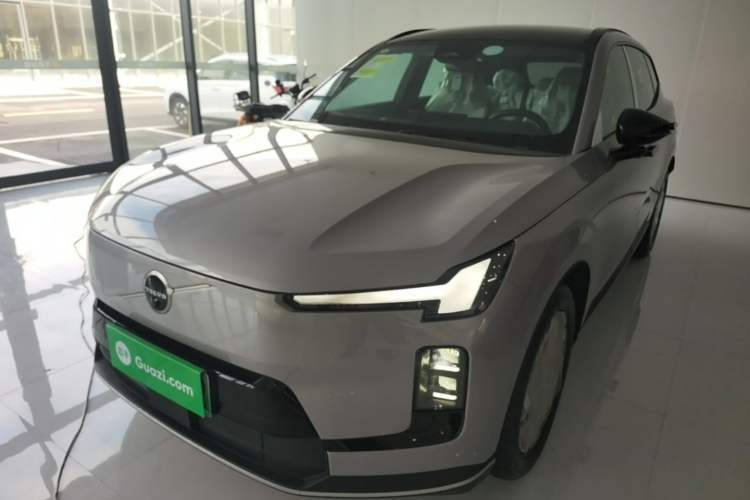 Used Volvo XC70 Plug-in Hybrid 2026 Model Two-Wheel Drive Long-Range Core Guazi used car, China used car export, Used car for sale, Used  cars, Cheapest cars for sale