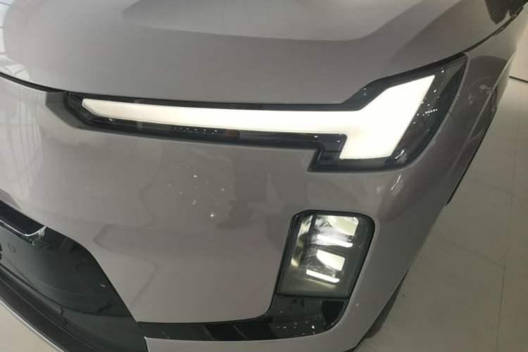 Used Volvo XC70 Plug-in Hybrid 2026 Model Two-Wheel Drive Long-Range Core Left Front Headlight