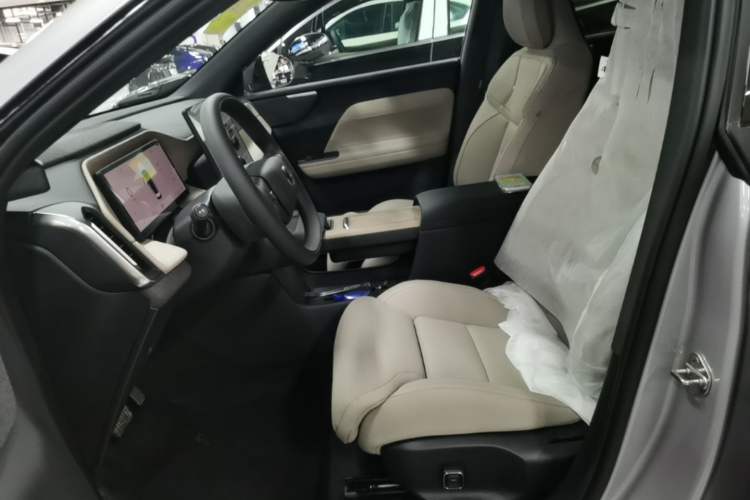 Used Volvo XC70 Plug-in Hybrid 2026 Model Four-Wheel Drive Long-Range Plus Left Front Seat