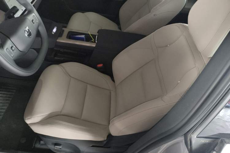 Used Volvo XC70 Plug-in Hybrid 2026 Model Two-Wheel Drive Long-Range Core Left Front Seat