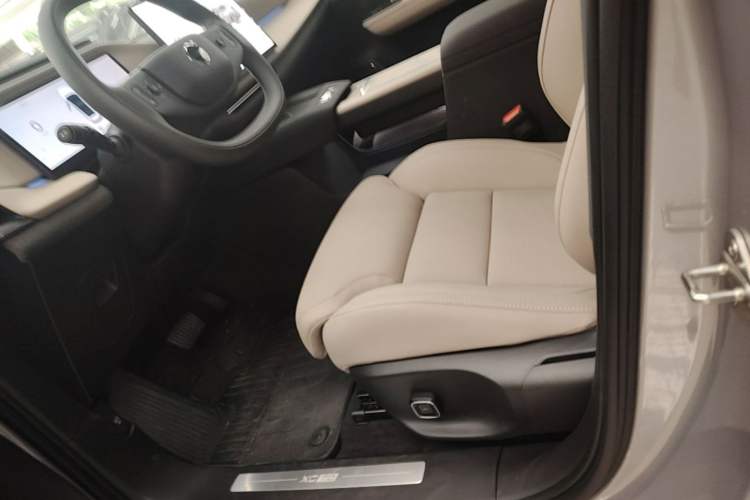 Used Volvo XC70 Plug-in Hybrid 2026 Model Four-Wheel Drive Long-Range Plus Left Front Seat