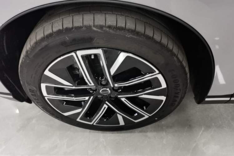 Used Volvo XC70 Plug-in Hybrid 2026 Model Four-Wheel Drive Long-Range Plus Left Front Wheel Hub
