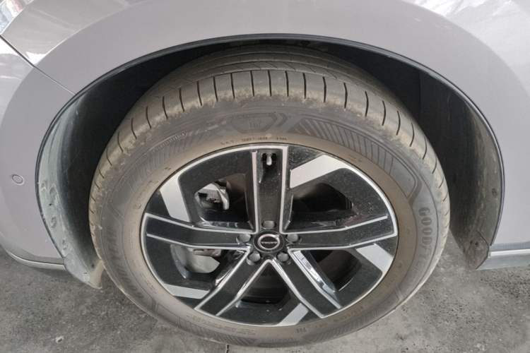 Used Volvo XC70 Plug-in Hybrid 2026 Model Two-Wheel Drive Long-Range Core Left Front Wheel Hub