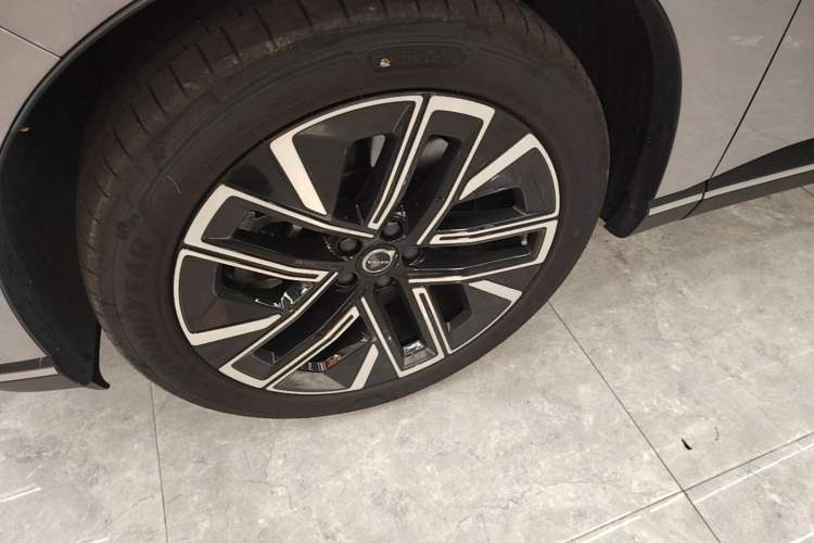 Used Volvo XC70 Plug-in Hybrid 2026 Model Four-Wheel Drive Long-Range Plus Left Front Wheel Hub