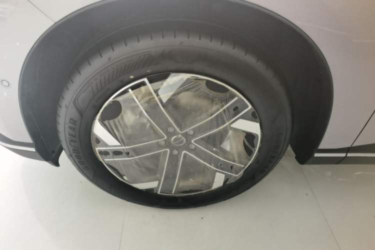 Used Volvo XC70 Plug-in Hybrid 2026 Model Two-Wheel Drive Long-Range Core Left Front Wheel Hub