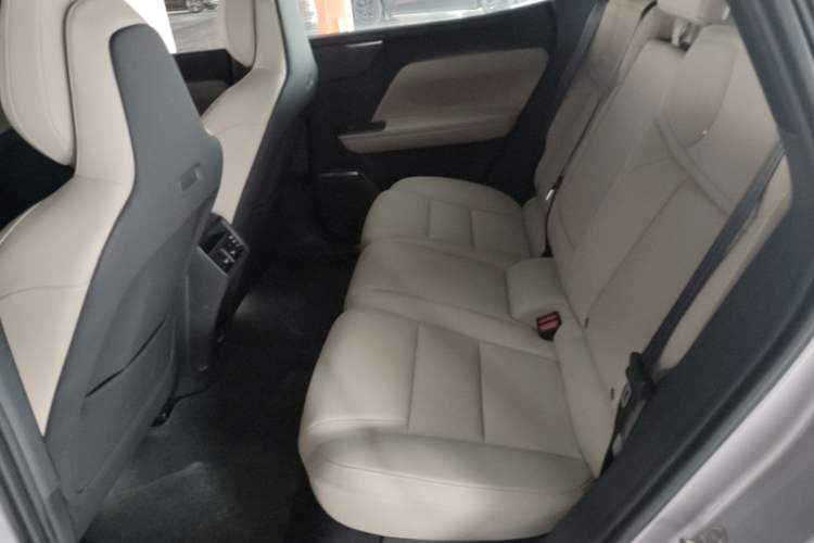 Used Volvo XC70 Plug-in Hybrid 2026 Model Two-Wheel Drive Long-Range Core Left Rear Seat