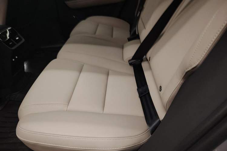 Used Volvo XC70 Plug-in Hybrid 2026 Model Four-Wheel Drive Long-Range Plus Left Rear Seat