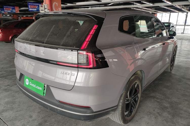 Used Volvo XC70 Plug-in Hybrid 2026 Model Two-Wheel Drive Long-Range Core Rear Right 45 Deg